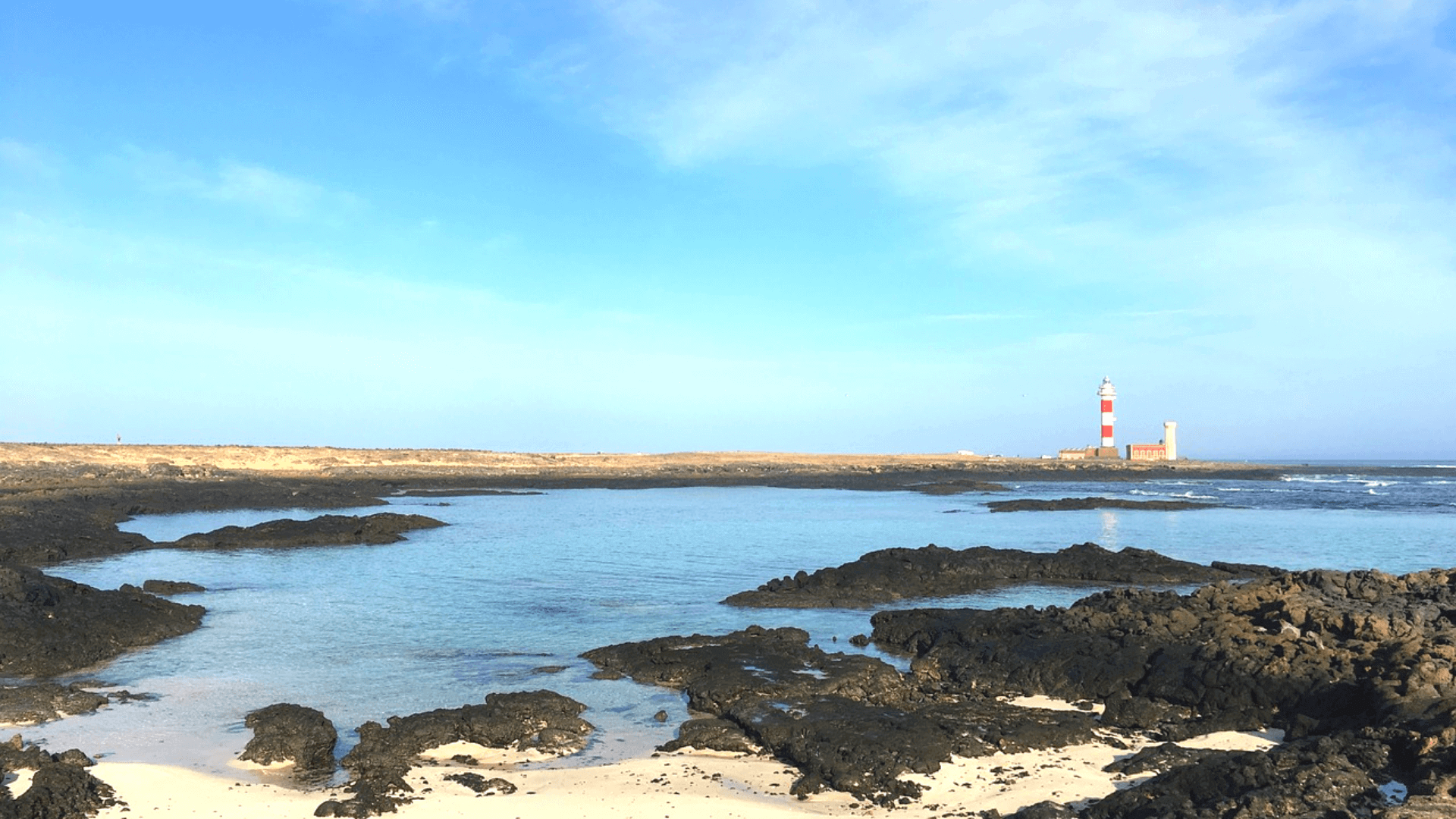 Aperçu de la plage et du phare du village de pêcheurs d'El Cotillo