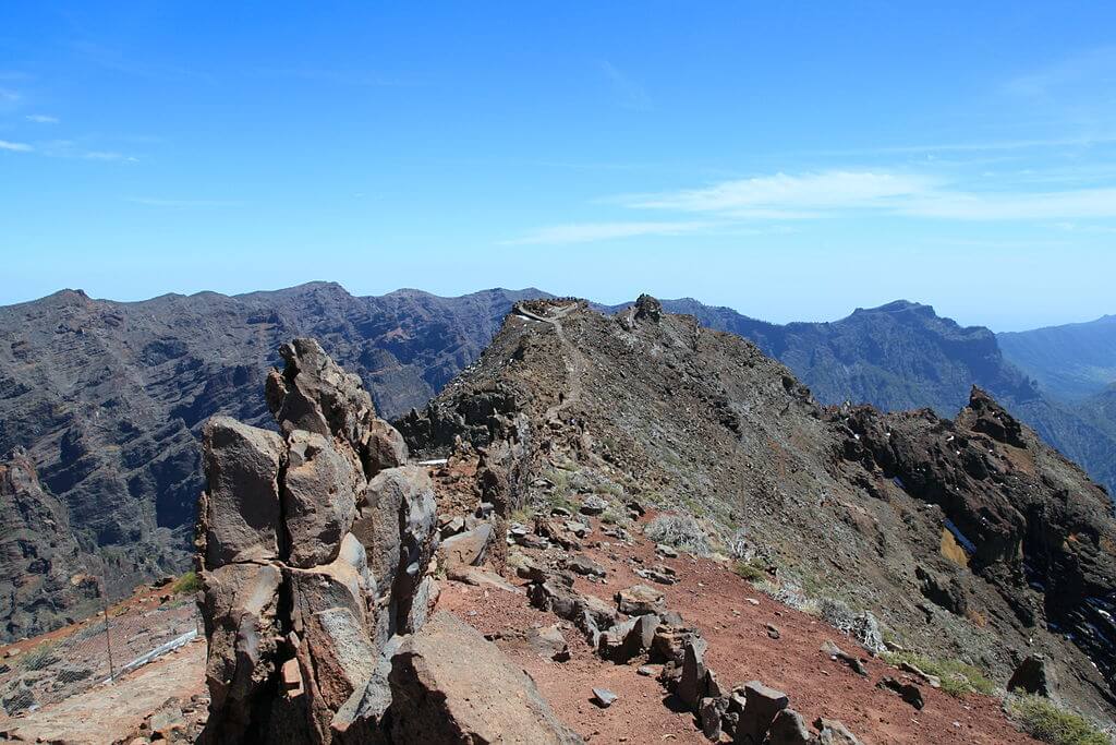 Visitez le Roque de los Muchachos situé au sommet de l'île, à 2 396 mètres d'altitude