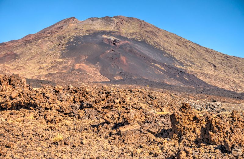 Las narices del Teide y el Volcán Pico Viejo accediendo al Teide por el sur