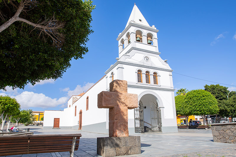 La Iglesia de Nuestra Señora del Rosario bajo el sol invernal de Fuerteventura